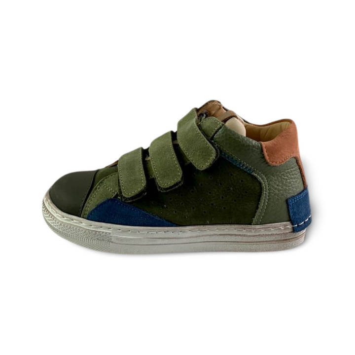 Sneaker met plakkers