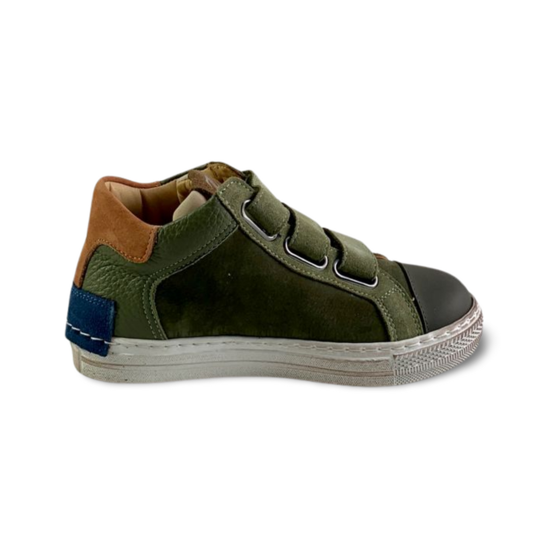 Sneaker met plakkers