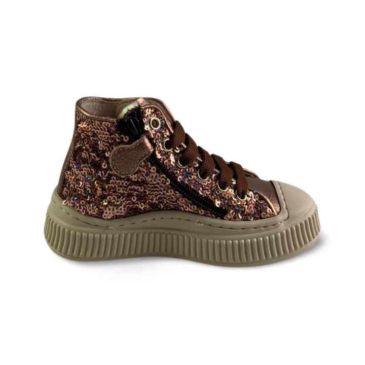 Sneaker met beschermde neus