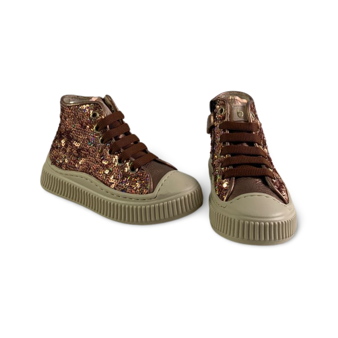Sneaker met beschermde neus