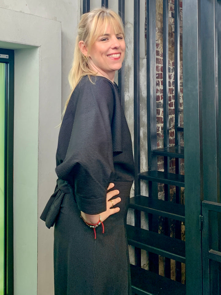 zwarte blouse met krijtstreep