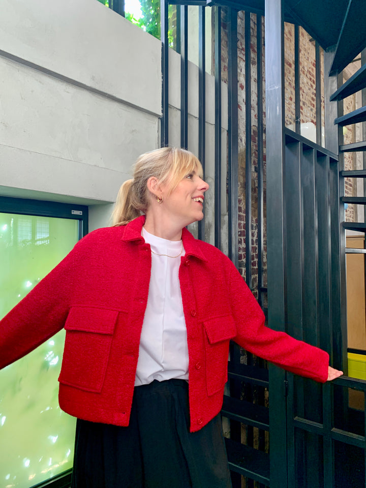 Bouclé jasje – bold in red