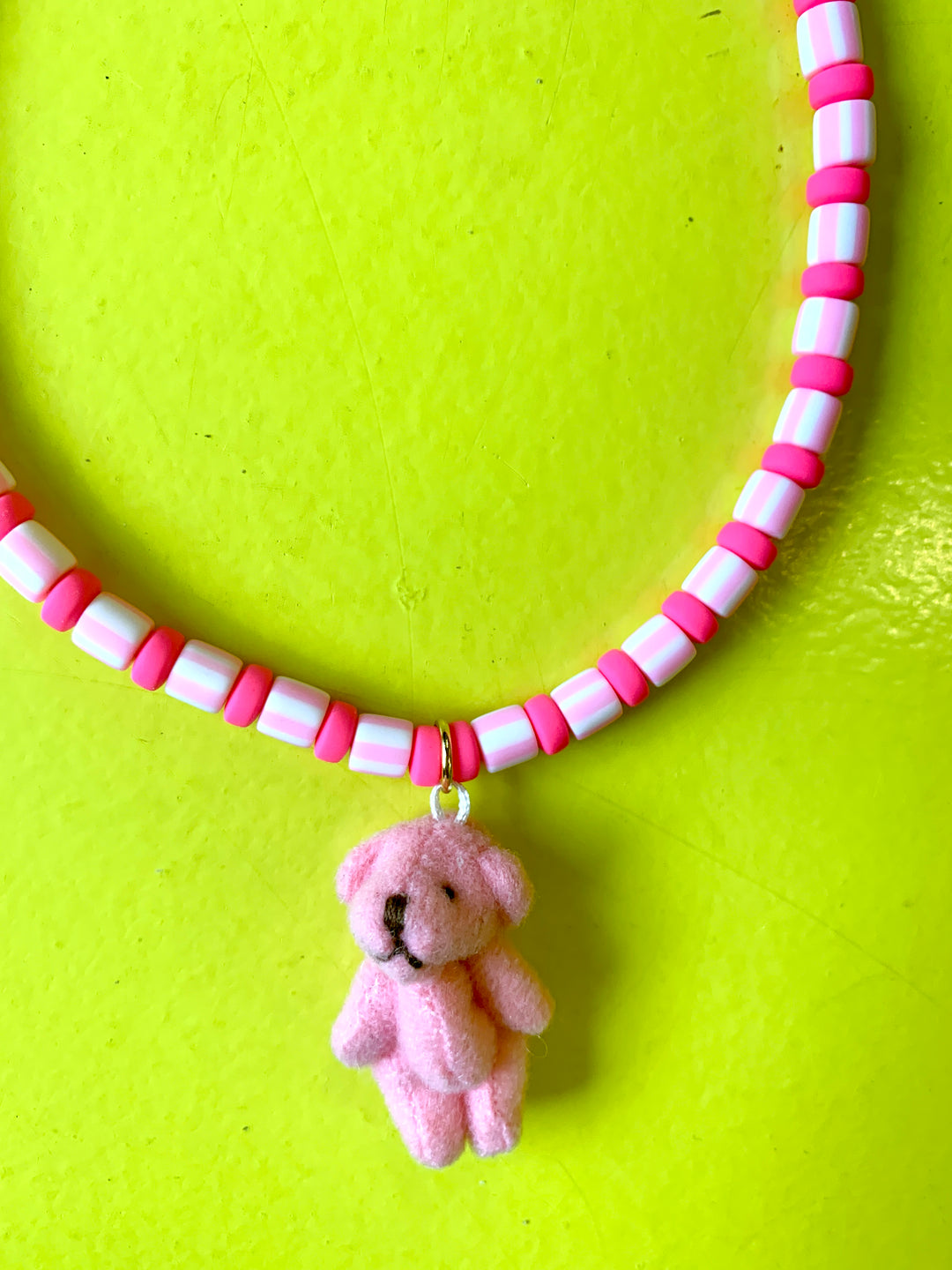 ketting beertje roze