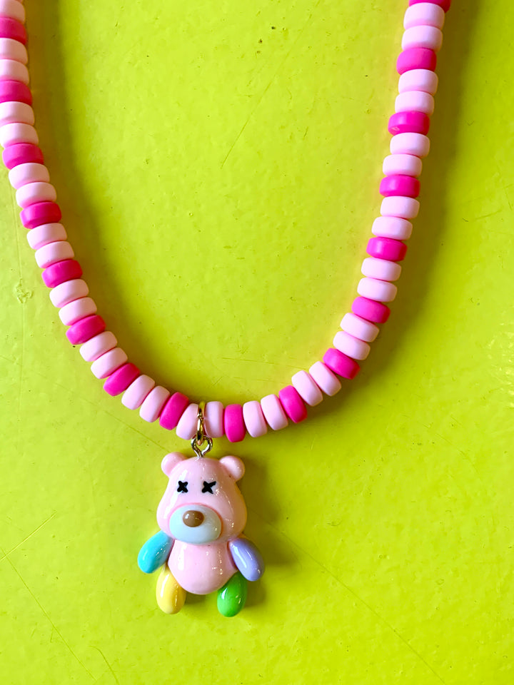 ketting beertje met kleurrijke ledematen