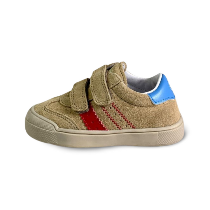Velcro sneaker