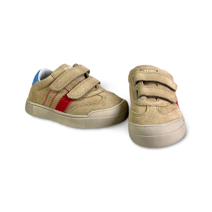 Velcro sneaker