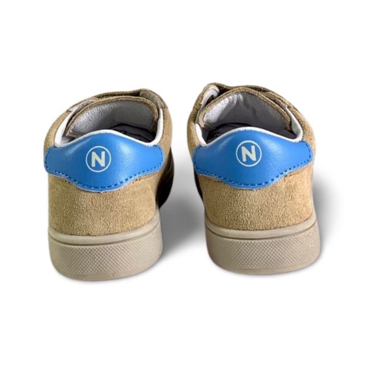 Velcro sneaker