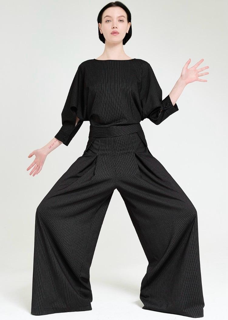 zwarte blouse met krijtstreep